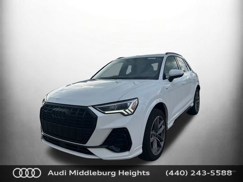 Used 2023 Audi Q3 2.0T Premium w/ Black Optic Sport Package AWD/4WD image 4