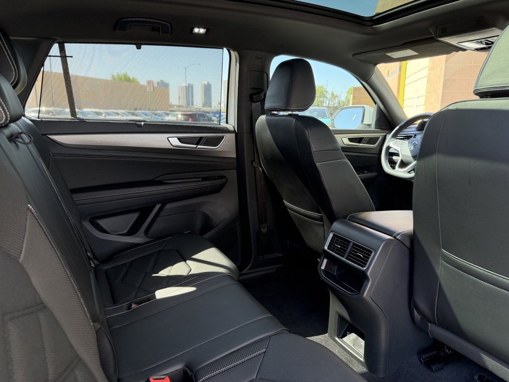 Used 2024 Volkswagen Atlas Cross Sport SE w/ Panoramic Sunroof Package FWD image 37