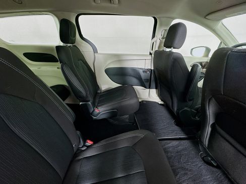 Used 2020 Chrysler Voyager LX FWD image 25