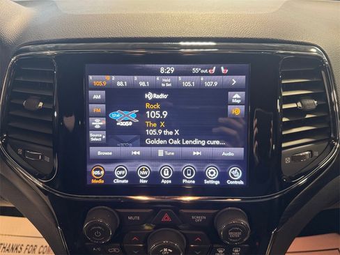 Used 2020 Jeep Grand Cherokee Altitude image 17