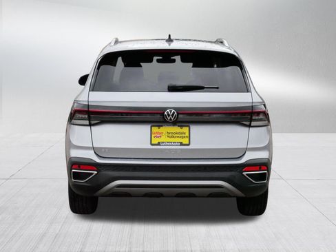 Used 2025 Volkswagen Taos SE w/ Black Wheel Package FWD image 6
