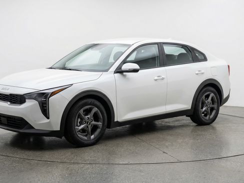 Used 2025 Kia K4 LXS image 3