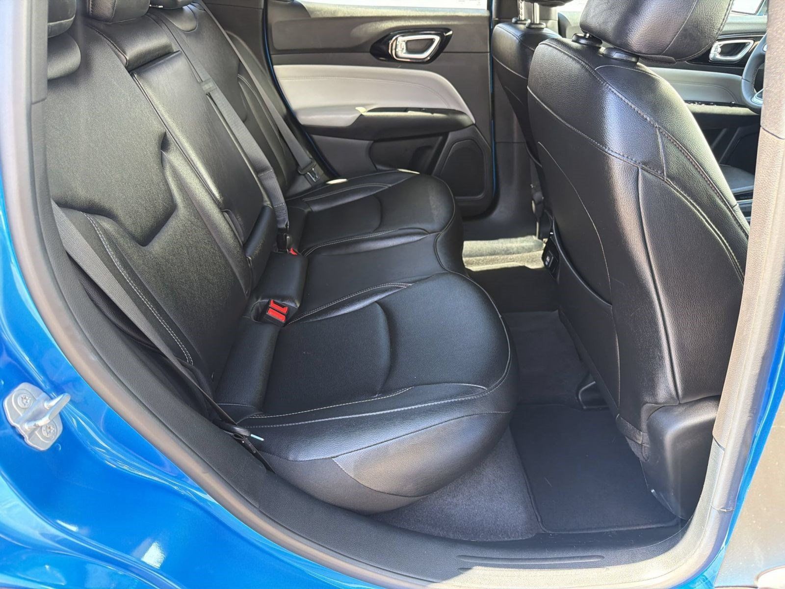 Used 2025 Jeep Compass Limited AWD/4WD image 28