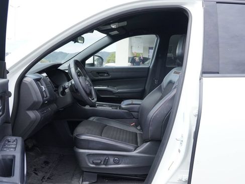 Used 2024 Nissan Pathfinder Rock Creek AWD/4WD image 17