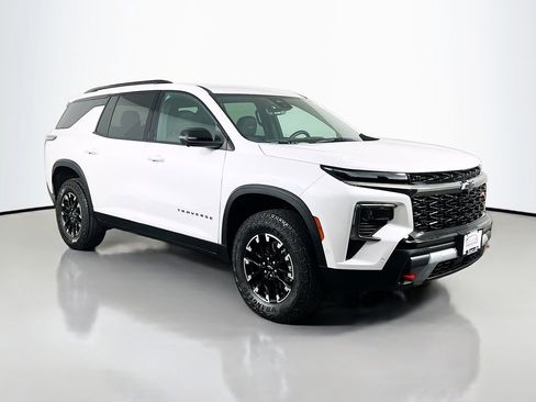 Used 2024 Chevrolet Traverse Z71 w/ Enhanced Driving Package image 3