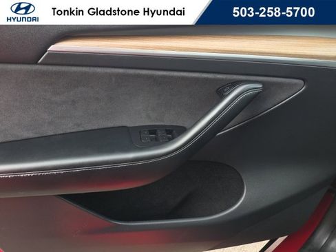 Used 2022 Tesla Model Y Long Range image 10