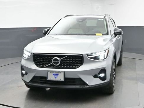 Used 2024 Volvo XC40 B5 Plus w/ Protection Package Premier AWD/4WD image 3
