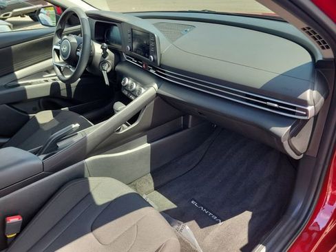 Used 2025 Hyundai Elantra SE FWD image 27