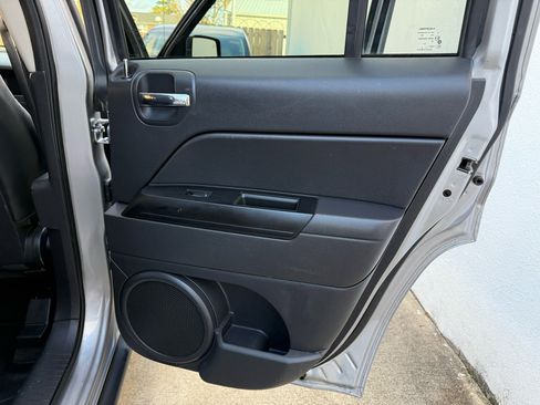 Used 2017 Jeep Patriot High Altitude image 29