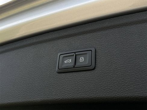 Used 2022 Audi SQ5 Premium image 32