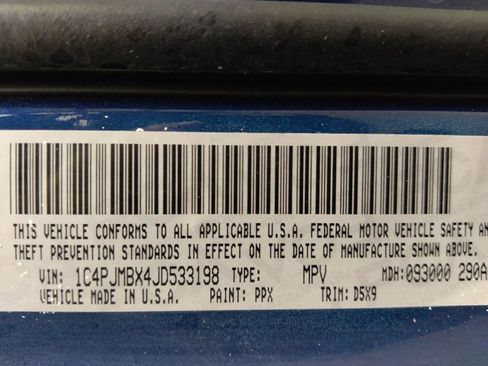 Used 2018 Jeep Cherokee Trailhawk w/ Cold Weather Group image 33