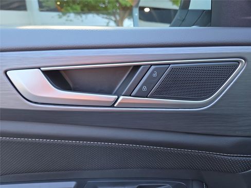 New 2026 Volkswagen Atlas Cross Sport SE image 12