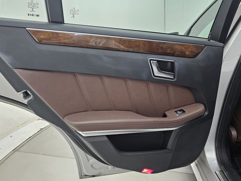 Used 2014 Mercedes-Benz E 250 BlueTEC 4MATIC Sedan image 16
