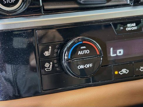Used 2024 Nissan Pathfinder Platinum AWD/4WD image 25