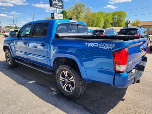 Used 2016 Toyota Tacoma TRD Sport w/ Towing Package AWD/4WD image 5