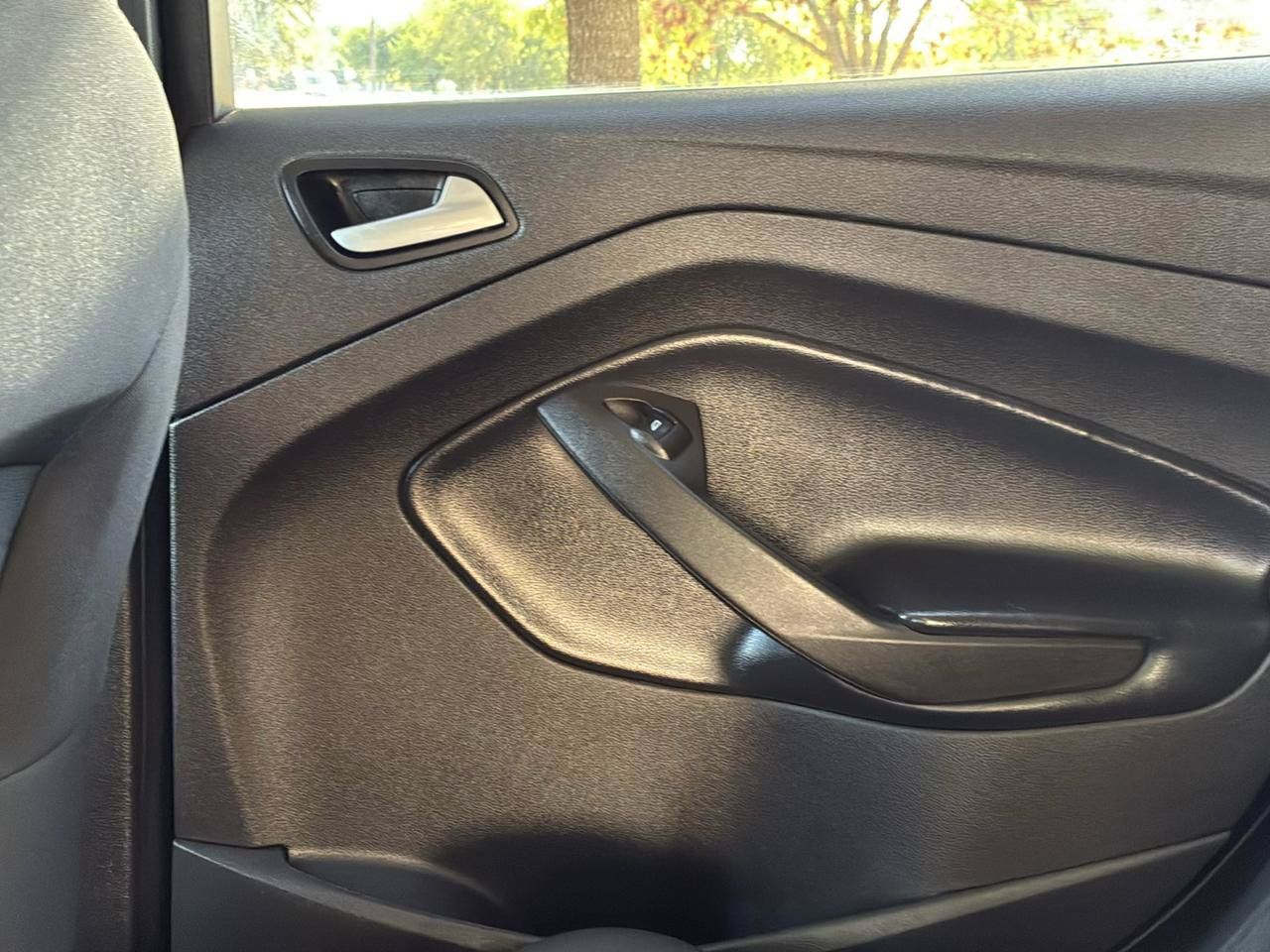 Used 2018 Ford Escape SE w/ SE Sync 3 Package FWD image 25
