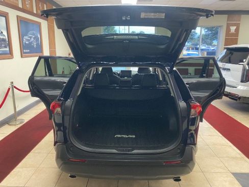 Used 2022 Toyota RAV4 XLE Premium AWD/4WD image 8