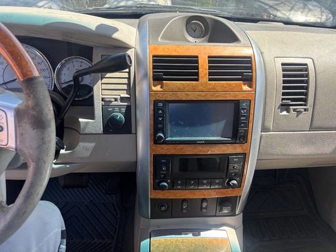 Used 2008 Chrysler Aspen Limited image 11