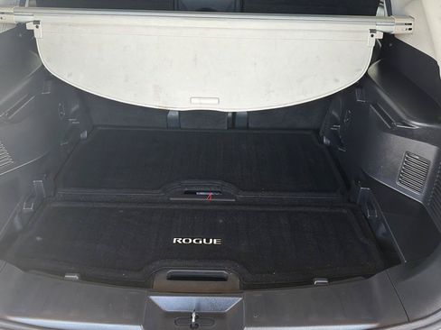 Used 2019 Nissan Rogue S w/ Special Edition Package FWD image 15