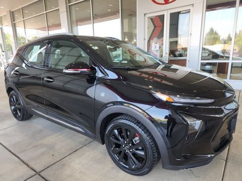 Used 2023 Chevrolet Bolt EUV Premier w/ Sun & Sound Package FWD image 4