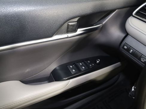 Used 2019 Toyota Camry XSE FWD image 28
