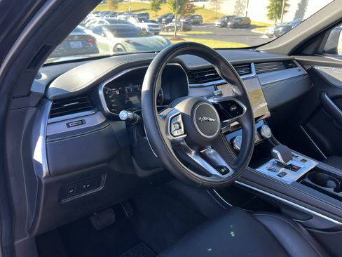 Certified 2022 Jaguar F-PACE R-Dynamic S image 18