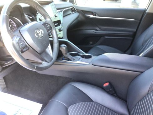 Used 2023 Toyota Camry SE FWD image 3