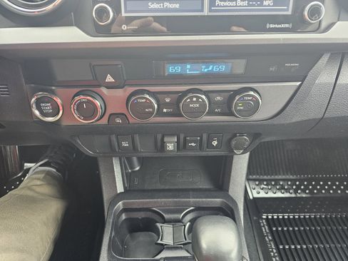 Used 2022 Toyota Tacoma TRD Sport image 21