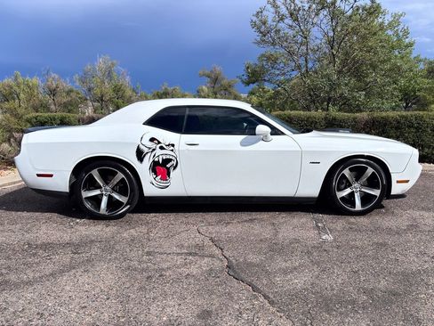 Used 2014 Dodge Challenger R/T RWD image 4