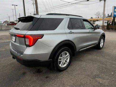Used 2025 Ford Explorer Active image 8