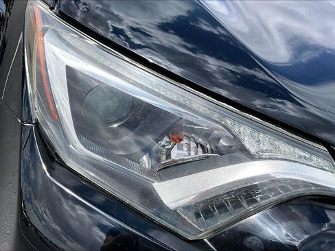 Used 2018 Toyota RAV4 LE w/ All Weather Liner Package FWD image 27