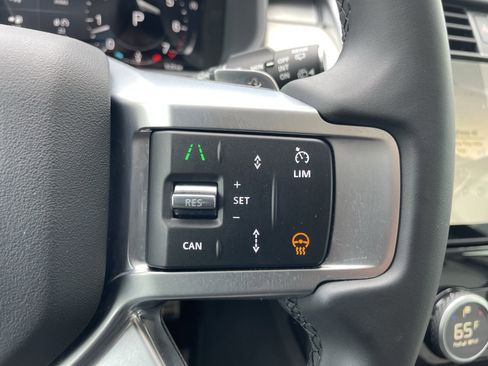 Certified 2025 Land Rover Discovery Dynamic SE AWD/4WD image 22