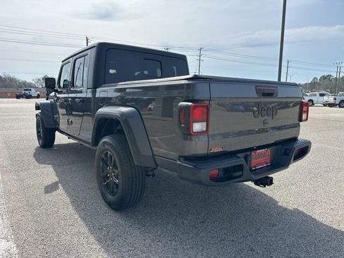 Certified 2022 Jeep Gladiator Sport image 5