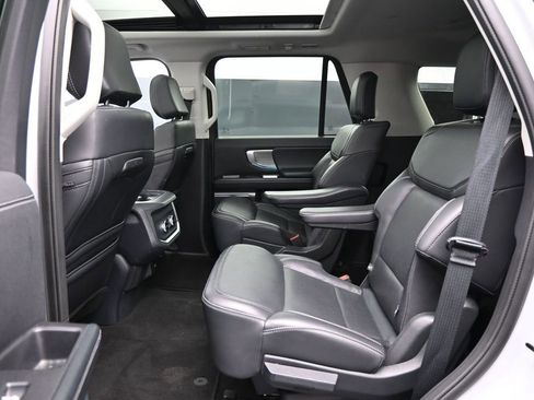 Used 2025 Ford Expedition Platinum AWD/4WD image 26