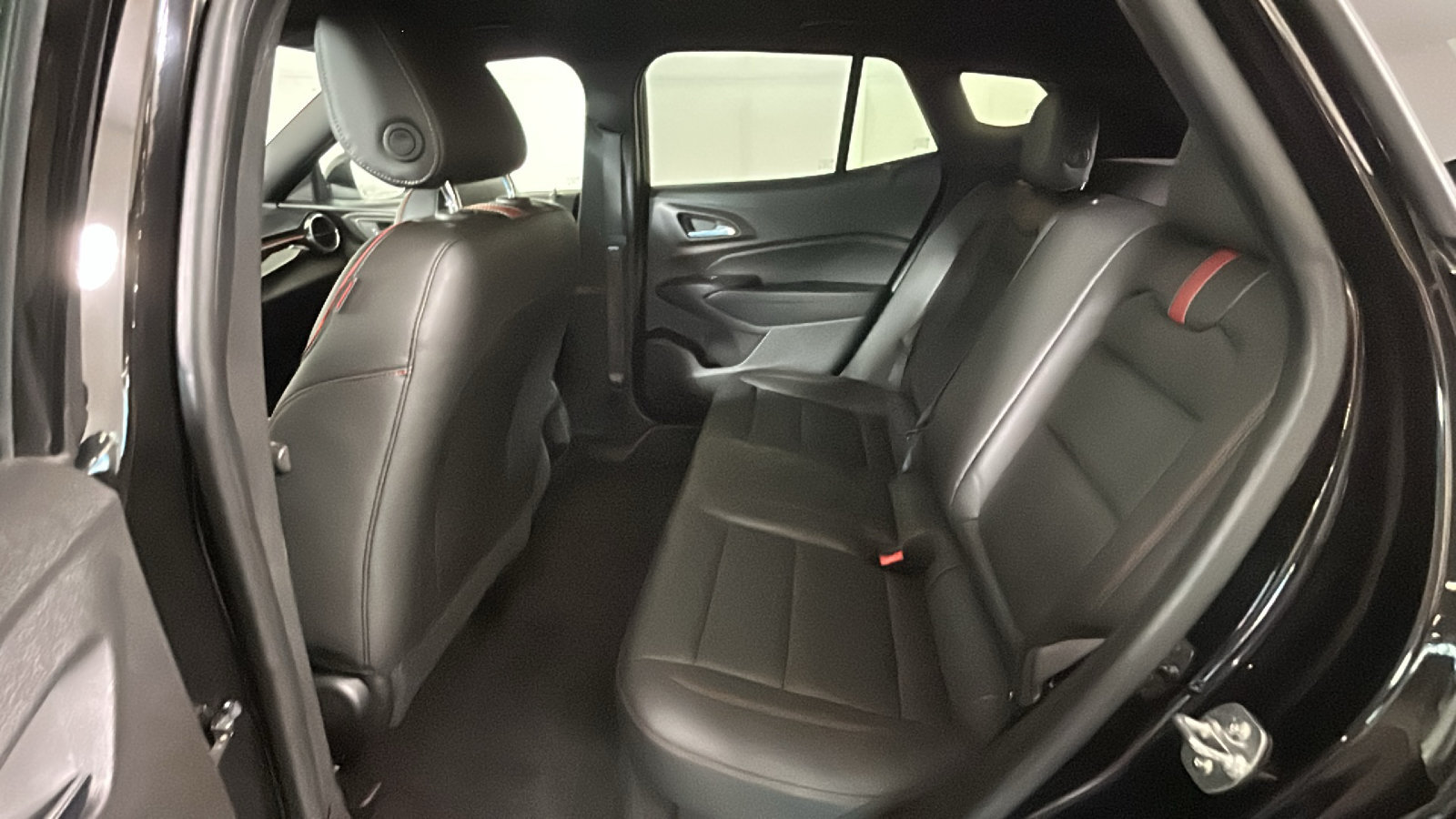 Used 2025 Chevrolet Trax RS w/ Driver Confidence Package FWD image 32