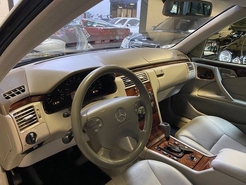 Used 2000 Mercedes-Benz E 320 Wagon image 11