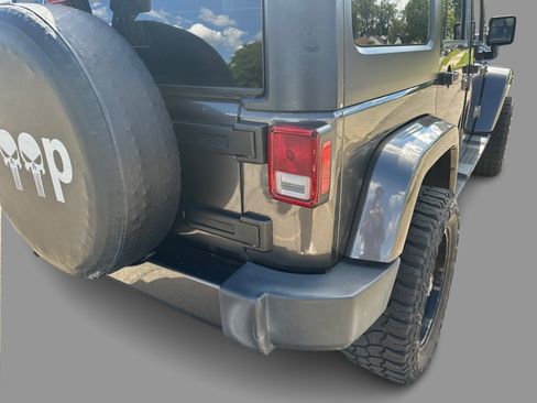 Used 2017 Jeep Wrangler Unlimited Sahara AWD/4WD image 42