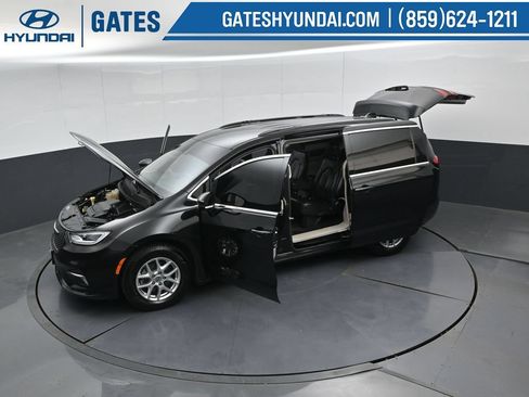 Used 2022 Chrysler Pacifica Touring-L w/ Uconnect Theater Family Group FWD image 59