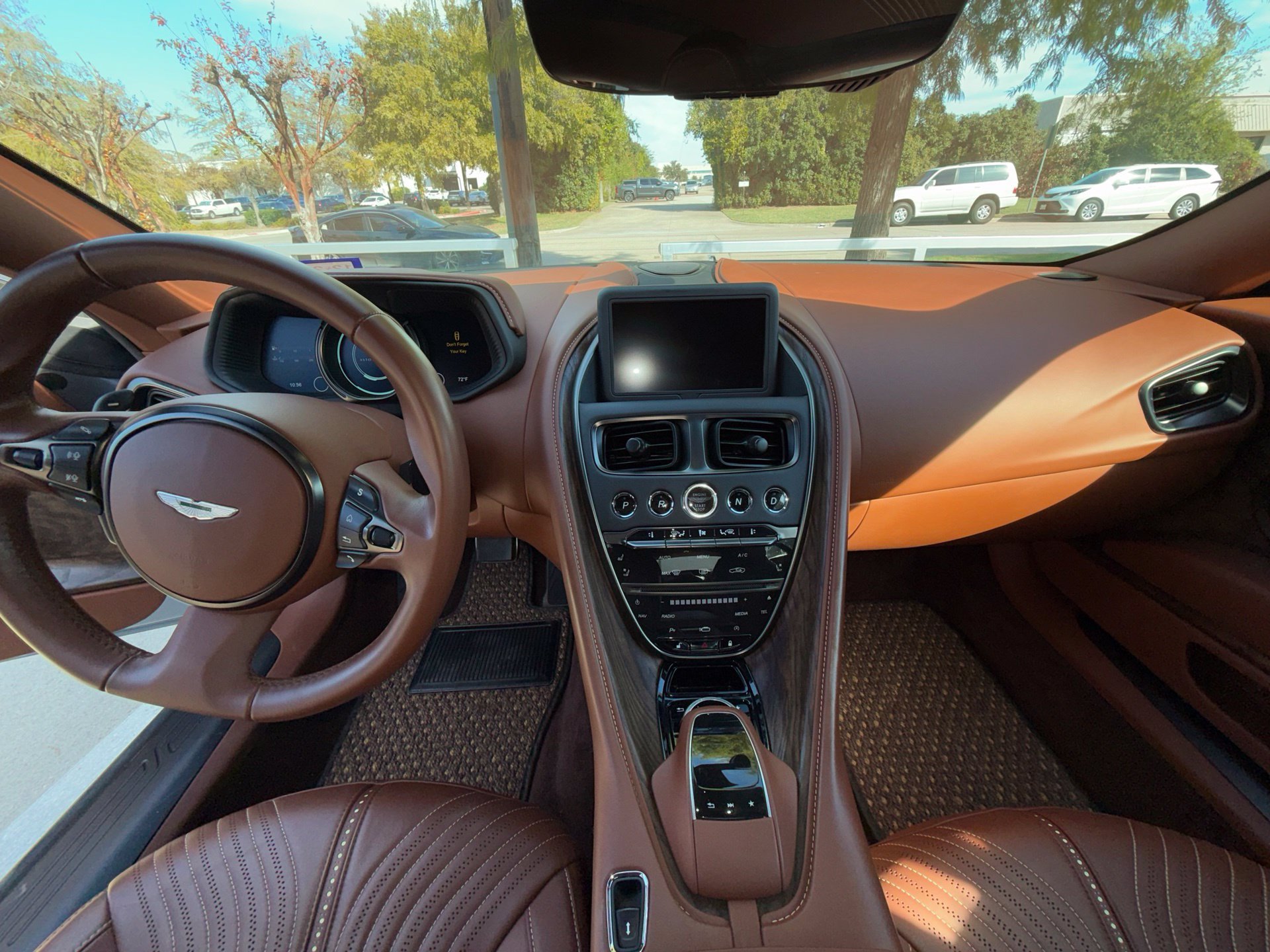 Used 2018 Aston Martin DB11 V12 RWD image 13