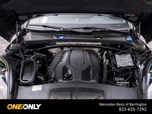 Used 2024 Porsche Macan AWD/4WD image 33