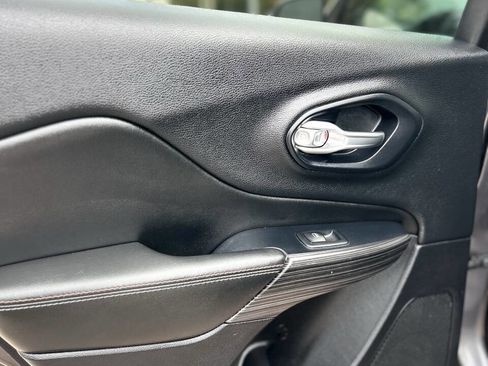 Used 2017 Jeep Cherokee 75th Anniversary image 24