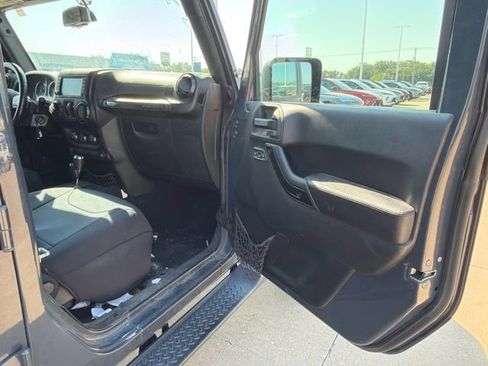 Used 2017 Jeep Wrangler Unlimited Sahara AWD/4WD image 23