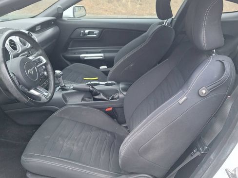 Used 2017 Ford Mustang Coupe RWD image 9
