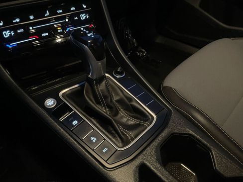 Used 2025 Volkswagen Jetta SE image 41