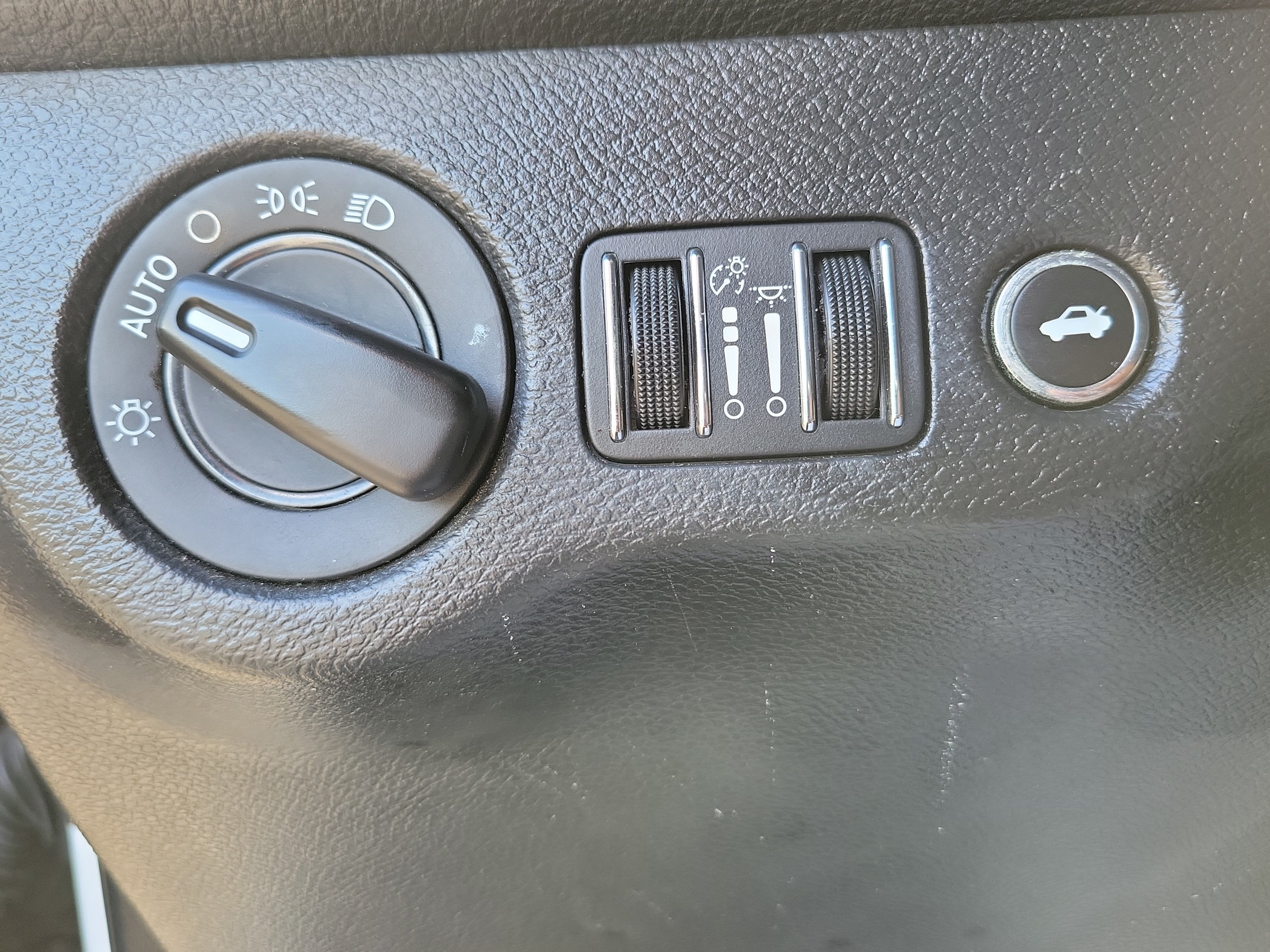 Used 2019 Dodge Challenger SXT RWD image 23
