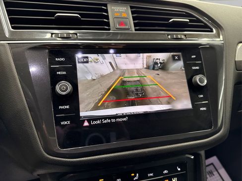 Used 2022 Volkswagen Tiguan SE image 29