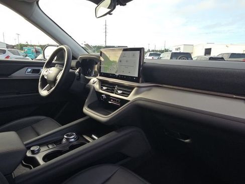 Used 2025 Ford Explorer Active w/ Active Comfort Package RWD image 23