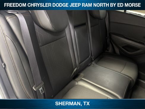 Used 2019 Chevrolet Trax LT w/ LT Convenience Package FWD image 10