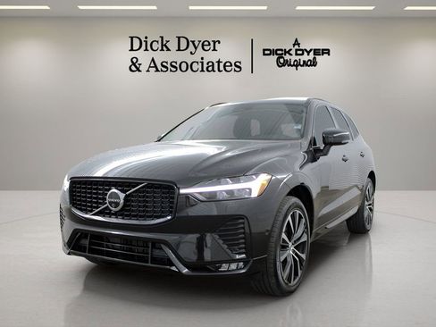 Used 2025 Volvo XC60 B5 Plus AWD/4WD image 6