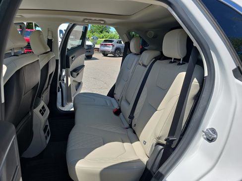 Used 2023 Ford Edge Titanium w/ Class II Trailer Tow Package AWD/4WD image 15